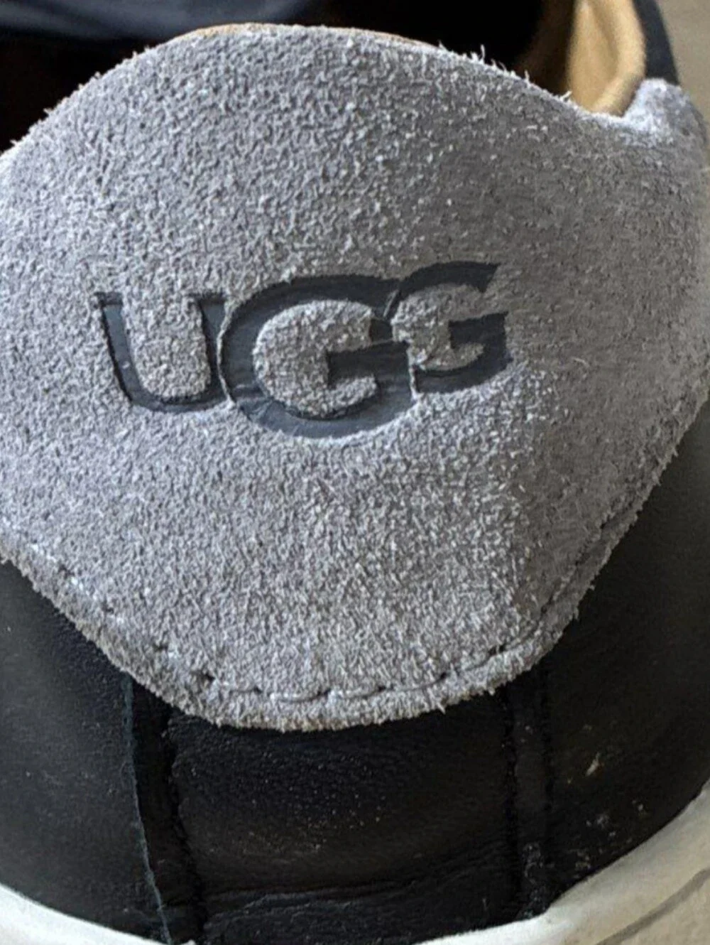 UGG Women's Black Cas Slip-on Sneakers Size 9.5 Like New MRSP $100